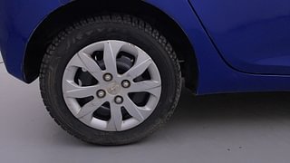 Used 2015 Hyundai Eon [2011-2018] Magna + 1.0 Petrol Manual tyres RIGHT REAR TYRE RIM VIEW