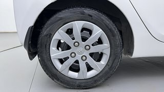 Used 2017 Hyundai Eon [2011-2018] Magna + Petrol Manual tyres RIGHT REAR TYRE RIM VIEW
