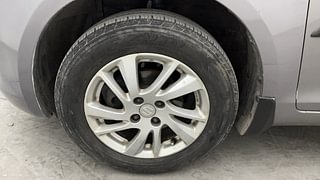 Used 2013 Maruti Suzuki Swift [2011-2017] ZXi Petrol Manual tyres LEFT FRONT TYRE RIM VIEW