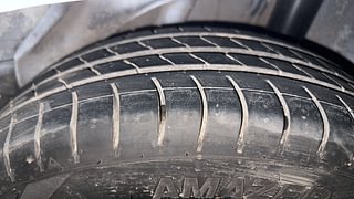 Used 2015 Honda Amaze [2013-2016] 1.2 VX AT i-VTEC Petrol Automatic tyres LEFT REAR TYRE TREAD VIEW