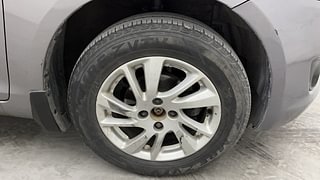 Used 2013 Maruti Suzuki Swift [2011-2017] ZXi Petrol Manual tyres RIGHT FRONT TYRE RIM VIEW