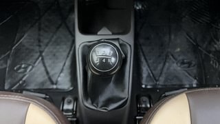 Used 2017 Hyundai Eon [2011-2018] Magna + Petrol Manual interior GEAR  KNOB VIEW