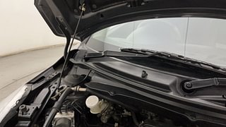 Used 2013 Maruti Suzuki Swift [2011-2017] ZXi Petrol Manual engine ENGINE RIGHT SIDE HINGE & APRON VIEW