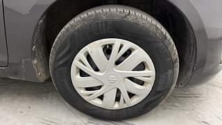 Used 2017 Maruti Suzuki Swift [2011-2017] VXi Petrol Manual tyres RIGHT FRONT TYRE RIM VIEW