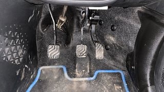 Used 2021 Renault Kiger RXZ 1.0 Turbo MT Dual Tone Petrol Manual interior PEDALS VIEW