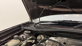 Used 2022 Renault Duster [2020-2022] RXS Turbo Petrol Manual engine ENGINE RIGHT SIDE HINGE & APRON VIEW