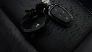 Used 2021 Tata Altroz XZ Plus 1.2 Petrol Manual extra CAR KEY VIEW
