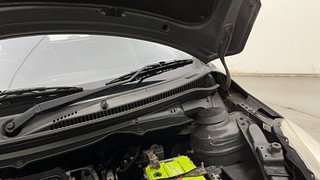 Used 2017 Maruti Suzuki Swift [2011-2017] VXi Petrol Manual engine ENGINE LEFT SIDE HINGE & APRON VIEW