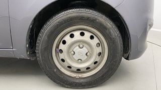 Used 2015 Hyundai i10 magna 1.1 Petrol Manual tyres RIGHT FRONT TYRE RIM VIEW