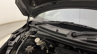 Used 2017 Maruti Suzuki Swift [2011-2017] VXi Petrol Manual engine ENGINE RIGHT SIDE HINGE & APRON VIEW