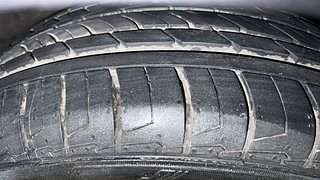 Used 2016 Maruti Suzuki Baleno [2015-2019] Zeta AT Petrol Petrol Automatic tyres RIGHT FRONT TYRE TREAD VIEW