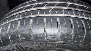 Used 2016 Maruti Suzuki Baleno [2015-2019] Zeta AT Petrol Petrol Automatic tyres LEFT FRONT TYRE TREAD VIEW