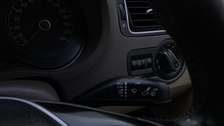 Used 2016 volkswagen Vento 1.2L Highline Petrol AT Petrol Automatic top_features Rain sensing wipers