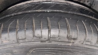 Used 2014 Hyundai Eon Magna 1.0l Petrol MT Petrol Manual tyres RIGHT FRONT TYRE TREAD VIEW