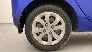 Used 2018 Hyundai Eon [2011-2018] Magna + Petrol Manual tyres RIGHT REAR TYRE RIM VIEW