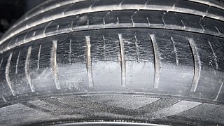 Used 2016 Maruti Suzuki Baleno [2015-2019] Zeta AT Petrol Petrol Automatic tyres LEFT REAR TYRE TREAD VIEW