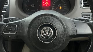 Used 2013 volkswagen Vento 1.6L Highline Diesel Diesel Manual top_features Steering mounted controls