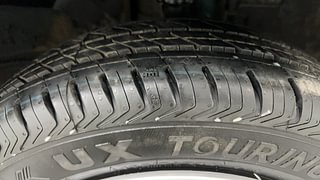 Used 2021 Renault Kwid CLIMBER 1.0 AMT Opt Petrol Automatic tyres RIGHT FRONT TYRE TREAD VIEW