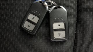 Used 2016 Honda BR-V [2016-2020] V CVT Petrol Petrol Automatic extra CAR KEY VIEW