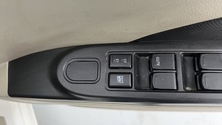 Used 2016 Maruti Suzuki Celerio VXI AMT Petrol Automatic top_features Central locking