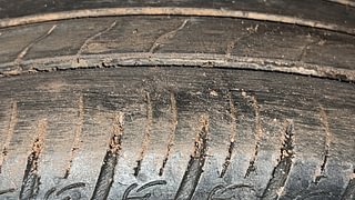 Used 2019 Hyundai Venue [2019-2022] SX Plus 1.0 Turbo DCT Petrol Automatic tyres RIGHT REAR TYRE TREAD VIEW