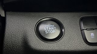 Used 2019 Hyundai Venue [2019-2022] SX Plus 1.0 Turbo DCT Petrol Automatic top_features Keyless start