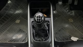 Used 2019 Maruti Suzuki Baleno [2015-2019] Zeta Petrol Petrol Manual interior GEAR  KNOB VIEW