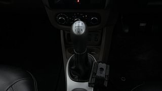 Used 2019 Renault Duster [2015-2019] 85 PS RXS MT Diesel Manual interior GEAR  KNOB VIEW