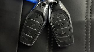 Used 2021 Mahindra XUV500 [2018-2021] W7 Diesel Manual extra CAR KEY VIEW