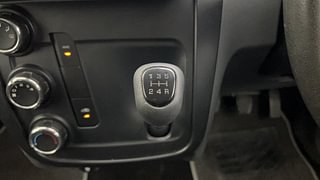 Used 2019 Mahindra KUV100 NXT [2017-2020] K4+ D 6 STR Diesel Manual interior GEAR  KNOB VIEW