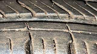 Used 2018 Maruti Suzuki Alto 800 LXi Petrol Manual tyres RIGHT FRONT TYRE TREAD VIEW