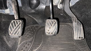 Used 2013 Maruti Suzuki Swift [2011-2017] VXi Petrol Manual interior PEDALS VIEW