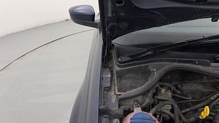Used 2015 Volkswagen Polo [2015-2019] Comfortline 1.2L (P) Petrol Manual engine ENGINE RIGHT SIDE HINGE & APRON VIEW