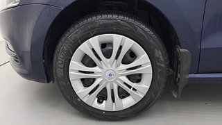 Used 2015 Volkswagen Polo [2015-2019] Comfortline 1.2L (P) Petrol Manual tyres LEFT FRONT TYRE RIM VIEW