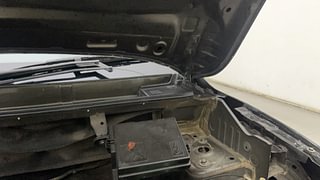 Used 2018 Renault Kwid [2015-2019] 1.0 RXT AMT Petrol Automatic engine ENGINE LEFT SIDE HINGE & APRON VIEW