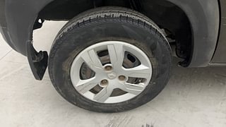 Used 2018 Renault Kwid [2015-2019] 1.0 RXT AMT Petrol Automatic tyres RIGHT REAR TYRE RIM VIEW