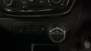 Used 2018 Renault Kwid [2015-2019] 1.0 RXT AMT Petrol Automatic interior GEAR  KNOB VIEW