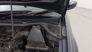 Used 2015 Volkswagen Polo [2015-2019] Comfortline 1.2L (P) Petrol Manual engine ENGINE LEFT SIDE HINGE & APRON VIEW