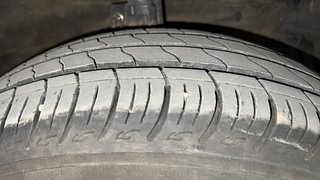 Used 2015 Maruti Suzuki Swift Dzire ZXI Petrol Manual tyres RIGHT FRONT TYRE TREAD VIEW