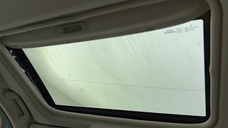 Used 2022 Mahindra XUV500 [2018-2021] W11 AT Diesel Automatic top_features Sunroof