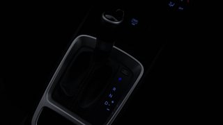 Used 2020 Hyundai Venue [2019-2022] SX Plus 1.0 Turbo DCT Petrol Automatic interior GEAR  KNOB VIEW