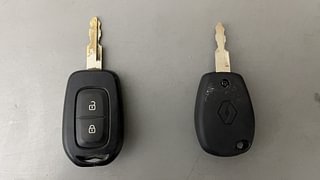 Used 2018 Renault Kwid [2017-2019] RXT 1.0 SCE Special Petrol Manual extra CAR KEY VIEW
