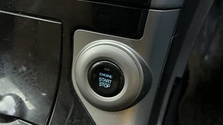 Used 2022 Mahindra XUV500 [2018-2021] W11 AT Diesel Automatic top_features Keyless start
