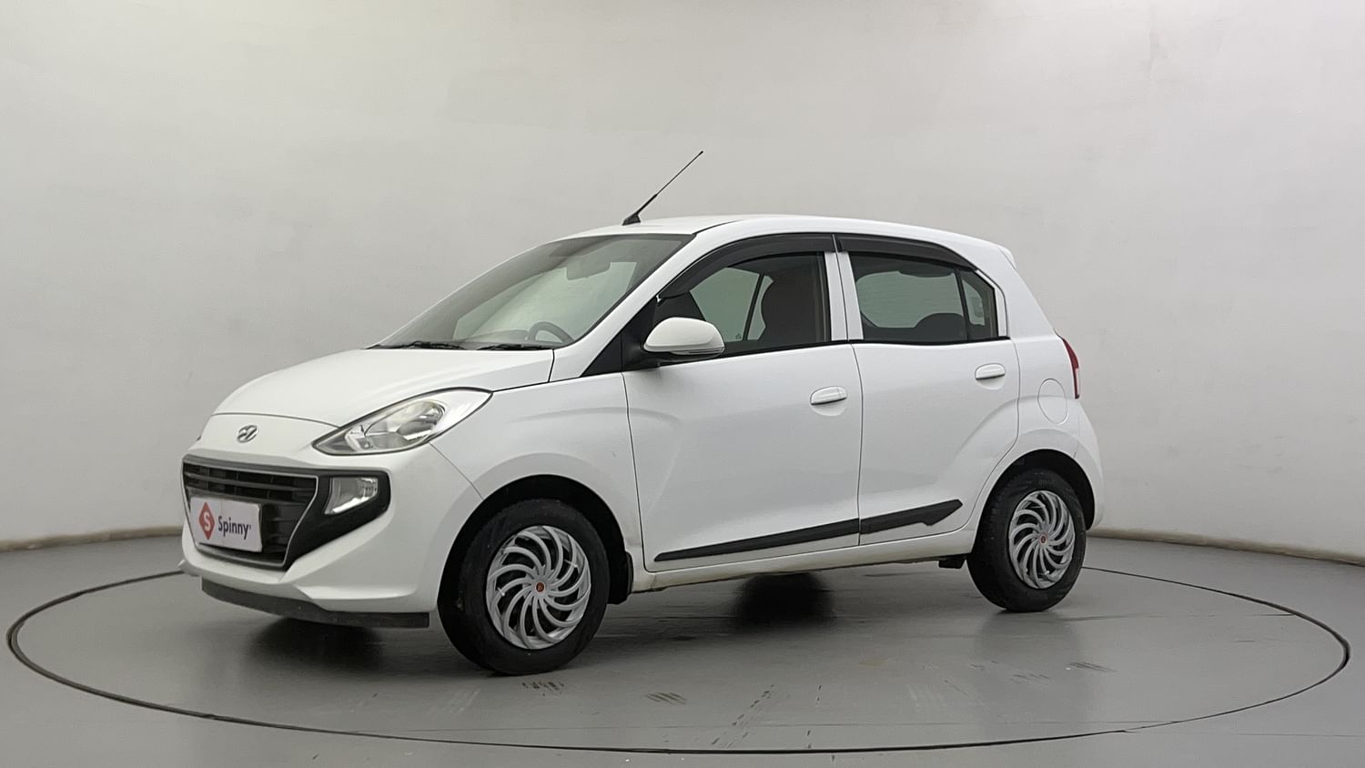 LEFT FRONT CORNER VIEW