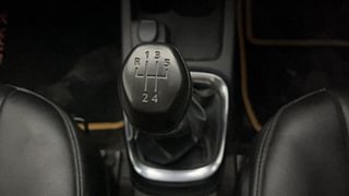 Used 2018 Renault Kwid [2017-2019] RXT 1.0 SCE Special Petrol Manual interior GEAR  KNOB VIEW