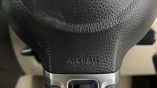Used 2014 volkswagen Vento 1.6L Highline Petrol Petrol Manual top_features Airbags