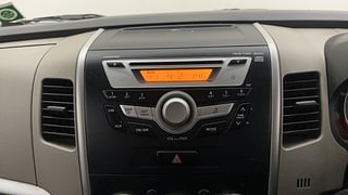 Used 2016 Maruti Suzuki Wagon R 1.0 [2015-2019] VXI AMT Petrol Automatic top_features Integrated (in-dash) music system