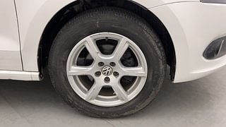 Used 2014 volkswagen Vento 1.6L Highline Petrol Petrol Manual tyres RIGHT FRONT TYRE RIM VIEW