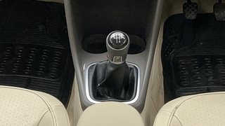 Used 2014 volkswagen Vento 1.6L Highline Petrol Petrol Manual interior GEAR  KNOB VIEW