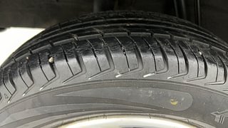 Used 2019 Renault Kwid [2015-2019] RXT Opt Petrol Manual tyres RIGHT REAR TYRE TREAD VIEW